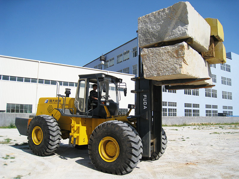 大型越野叉车（四轮驱动叉车）价格 — milan米兰官网_米兰(中国)